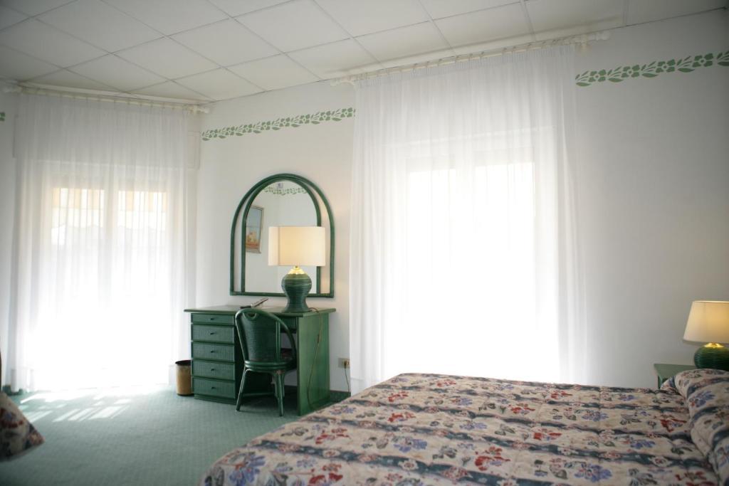 Hotel Diana Градо Номер фото