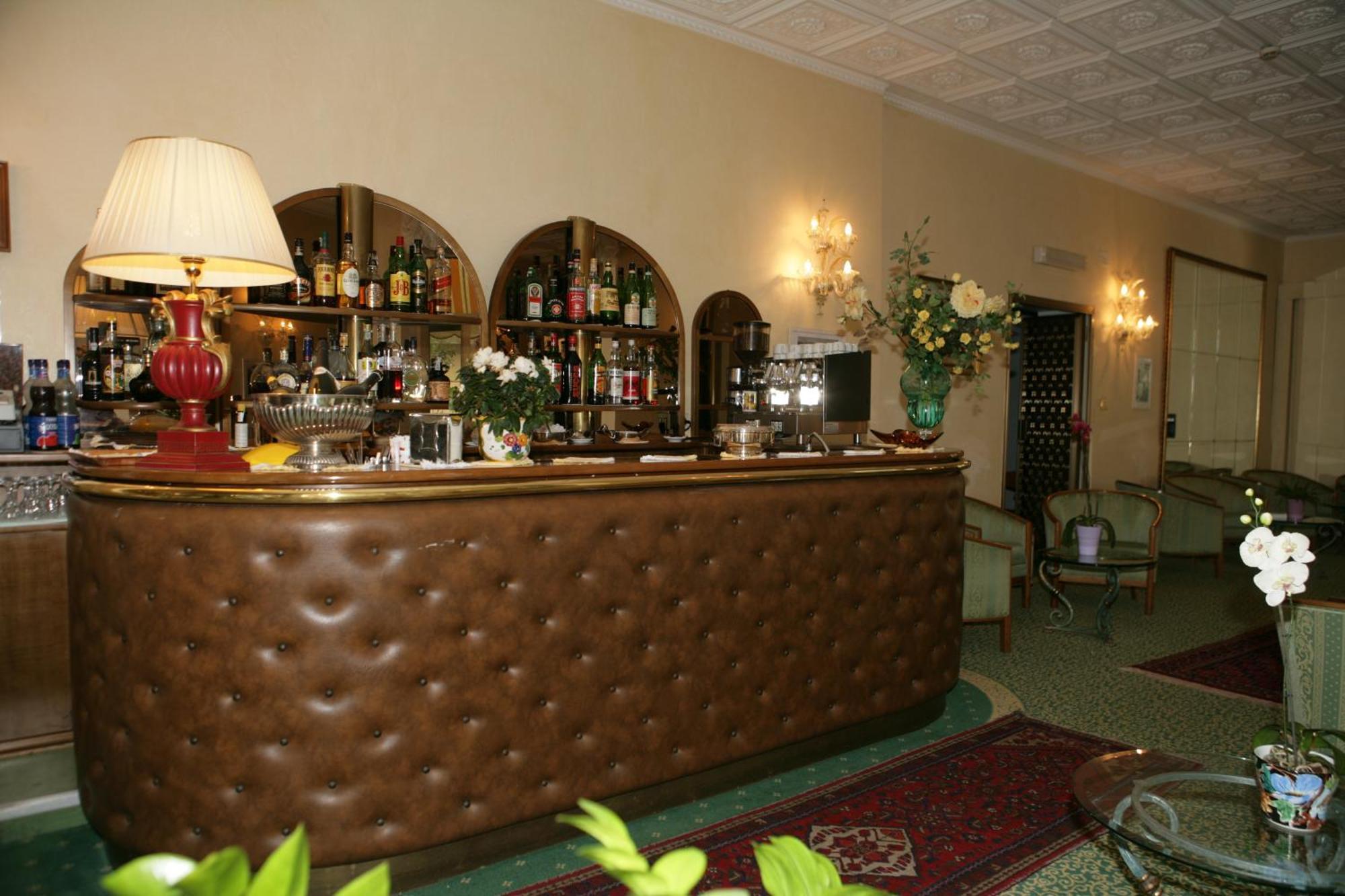 Hotel Diana Градо Екстер'єр фото