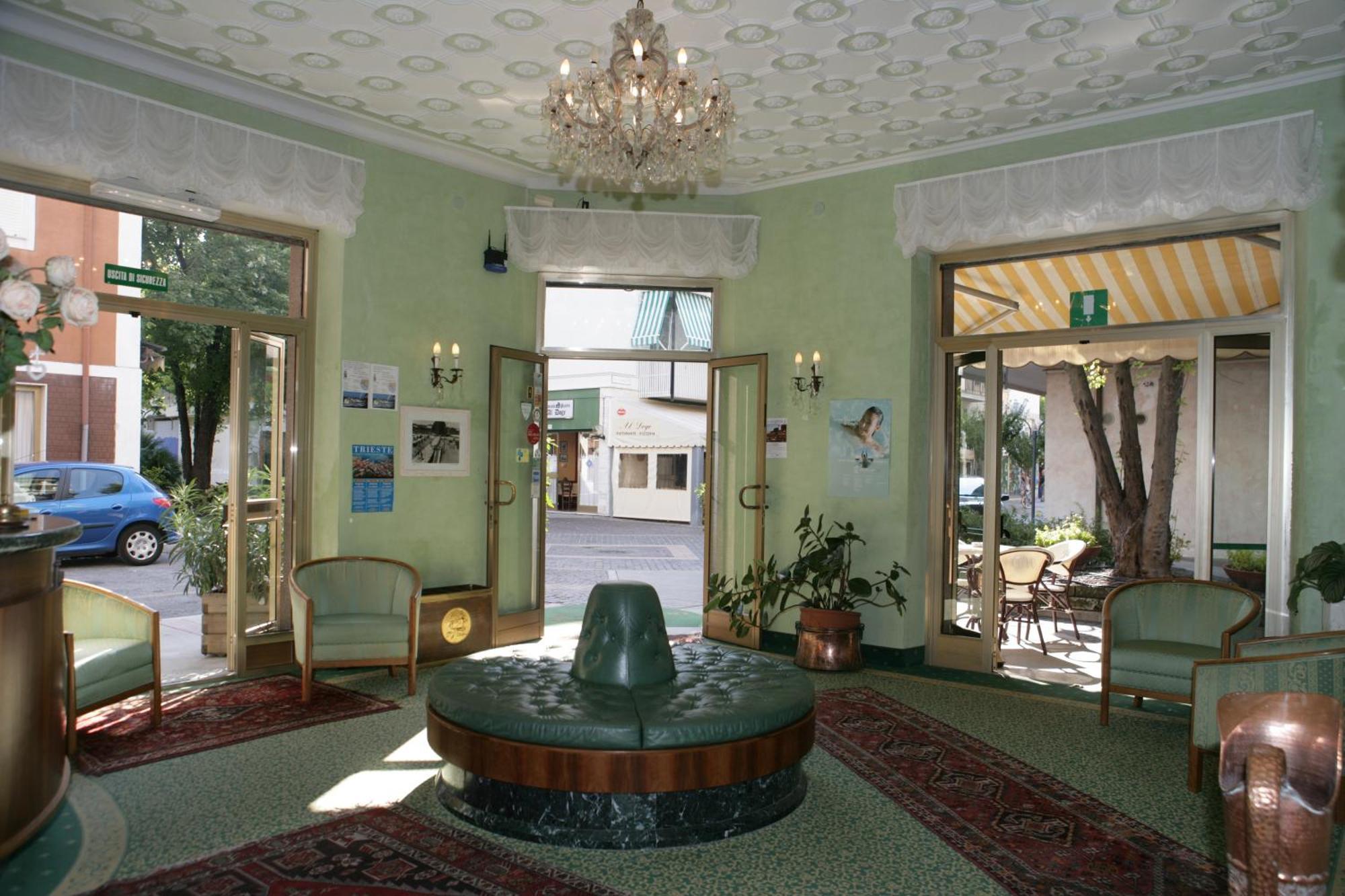 Hotel Diana Градо Екстер'єр фото