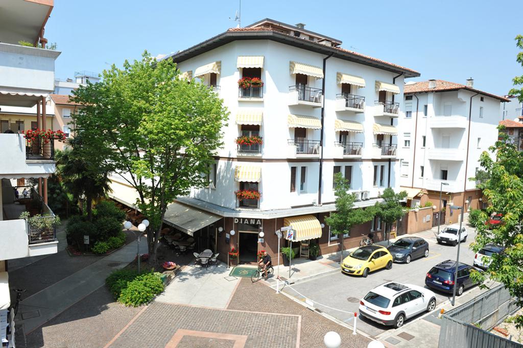Hotel Diana Градо Екстер'єр фото