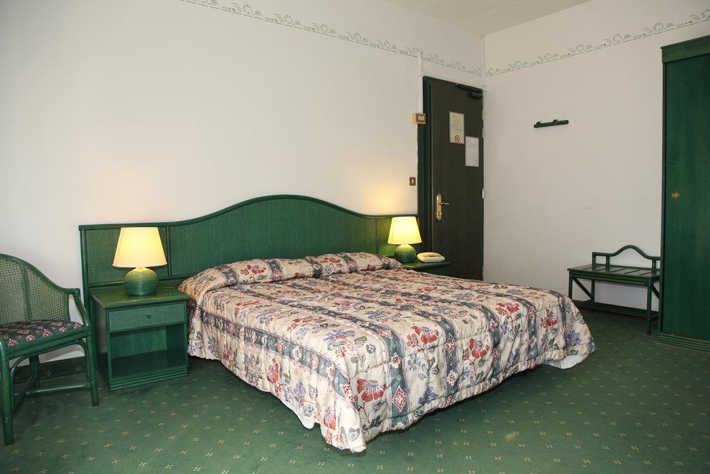 Hotel Diana Градо Екстер'єр фото